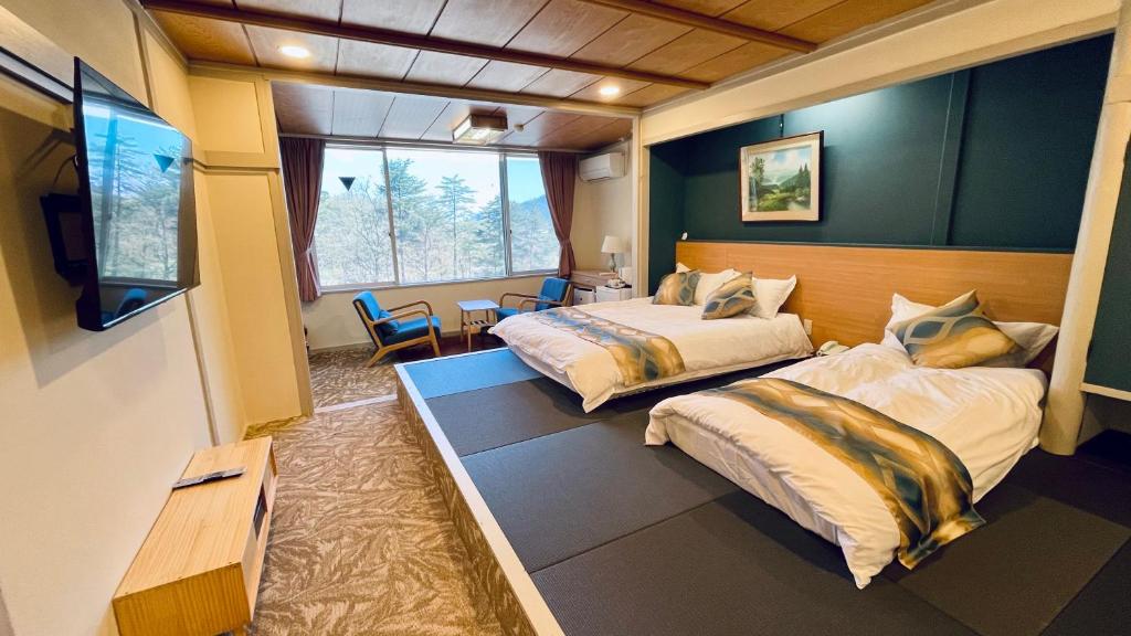 Postel nebo postele na pokoji v ubytování Kurobe Sunvalley Hotel
