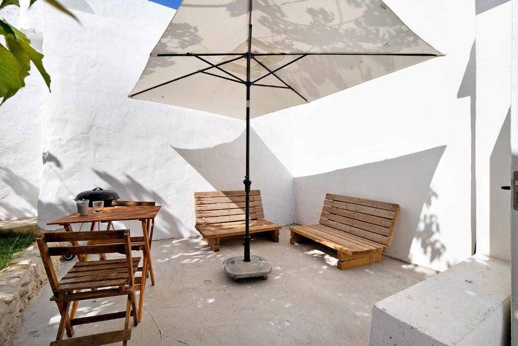 a patio with two chairs and an umbrella at Obispo Rancés in Chiclana de la Frontera