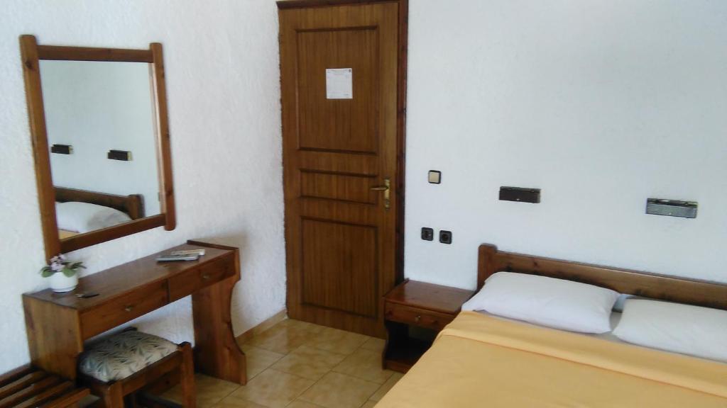 Beachfront Hotel Lefkes - Double Or Twin Room With Balcony