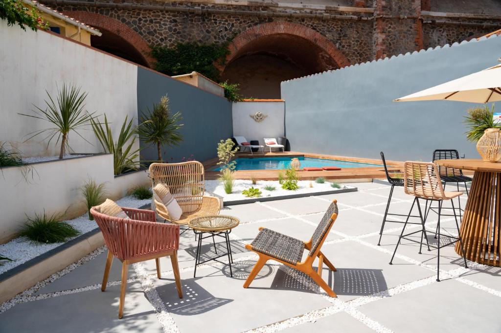 Patio nebo venkovní prostory v ubytování Hôtel Le Ribéral