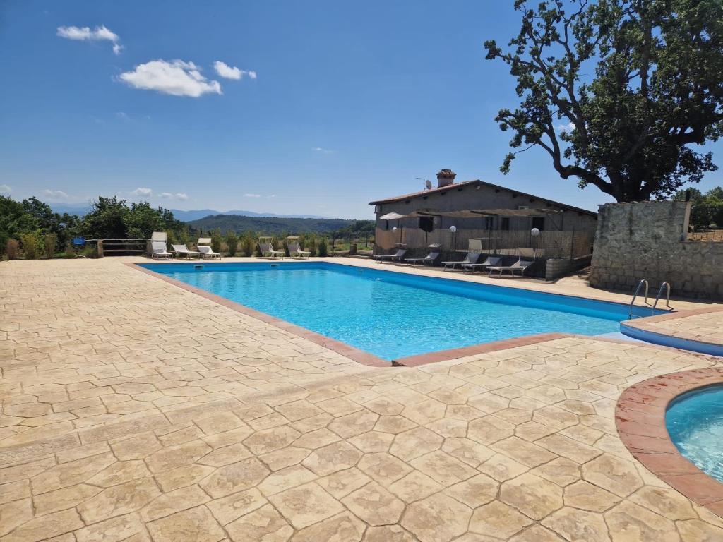 Bazén v ubytování Agriturismo Le Querce nebo v jeho okolí