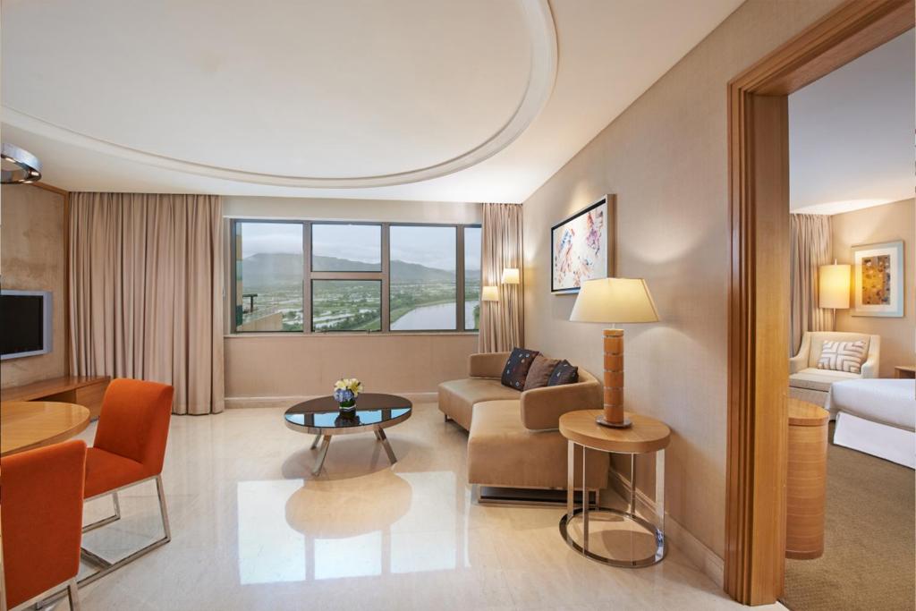 TV a/nebo společenská místnost v ubytování Four Points by Sheraton Shenzhen