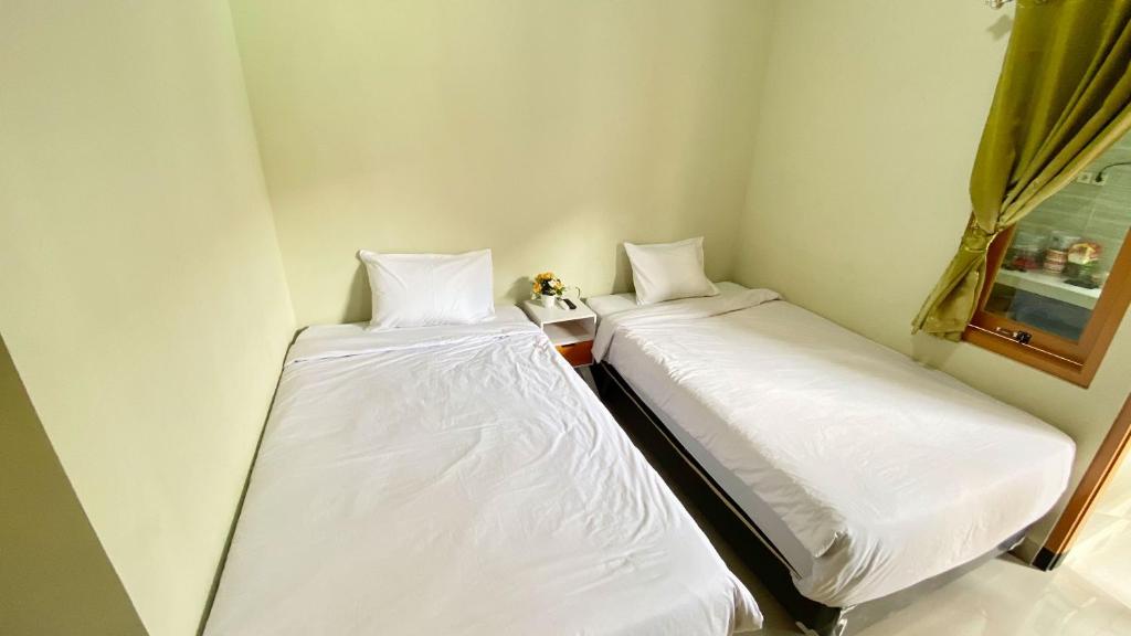 Madina Guest House Syariah near Gembira Loka Zoo Yogyakarta Mitra RedDoorz - Habitación Gemela