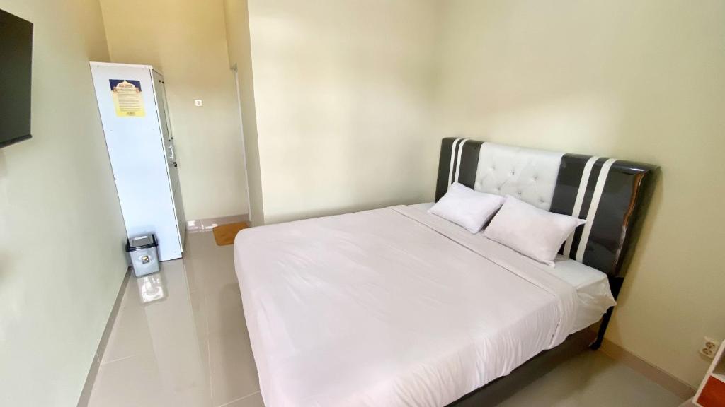 Madina Guest House Syariah near Gembira Loka Zoo Yogyakarta Mitra RedDoorz - Habitación Doble Estándar