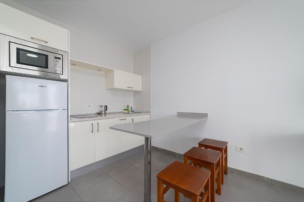 Kuchyň nebo kuchyňský kout v ubytování Apartamentos Elena