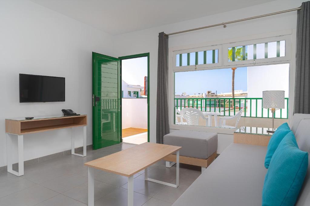 TV a/nebo společenská místnost v ubytování Apartamentos Elena