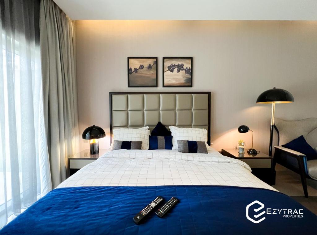 Postel nebo postele na pokoji v ubytování Studio at Damac Majestine, Business Bay by Ezytrac Vacation homes