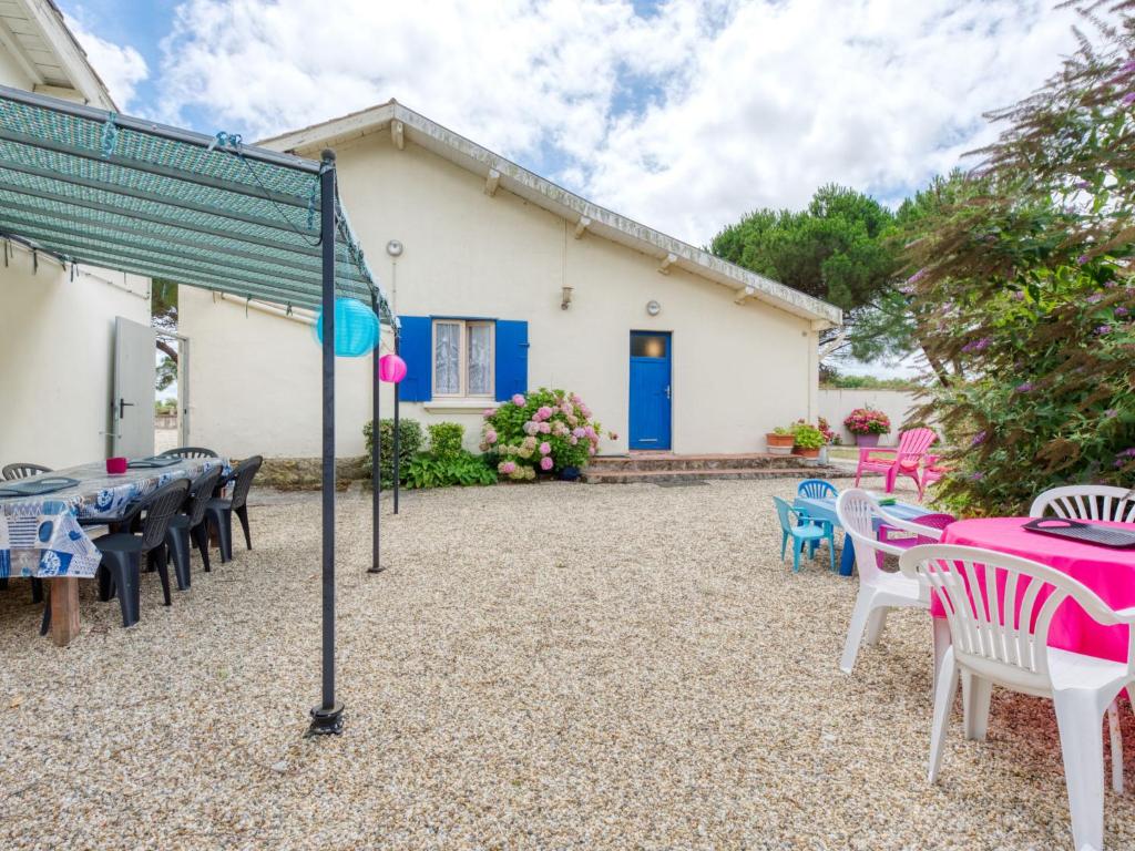 a group of tables and chairs in front of a building at Holiday Home Pontac-Gadet 2 - JDL101 by Interhome in Jau-Dignac-et-Loirac