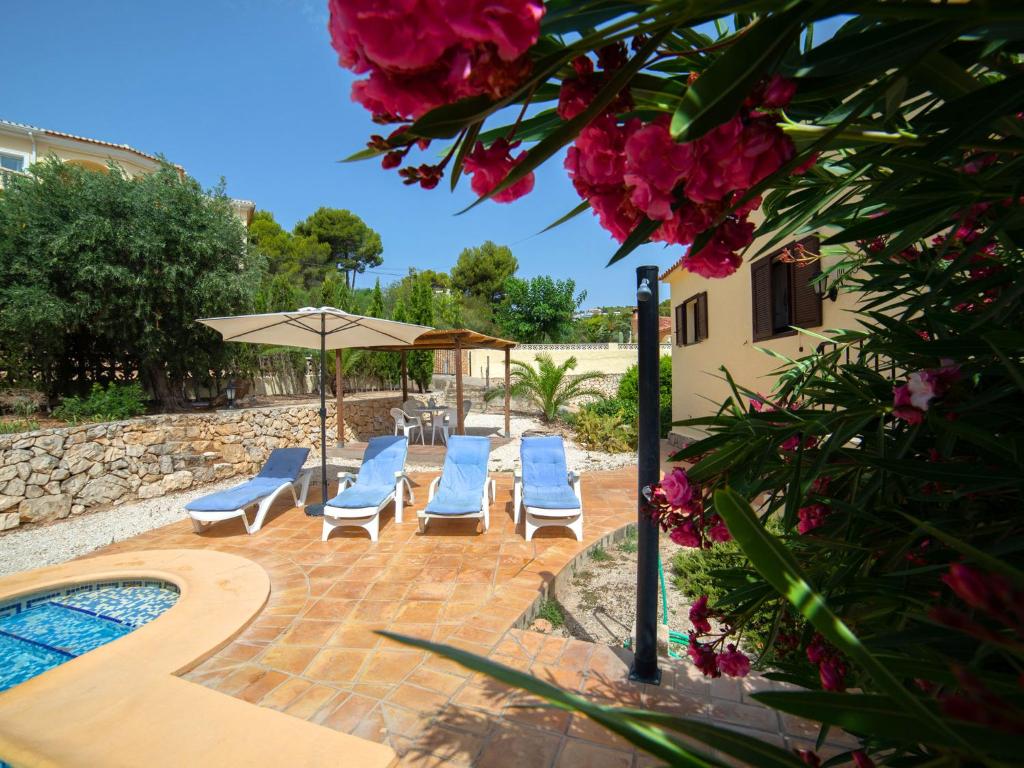 Bazén v ubytování Holiday Home Marianne by Interhome nebo v jeho okolí