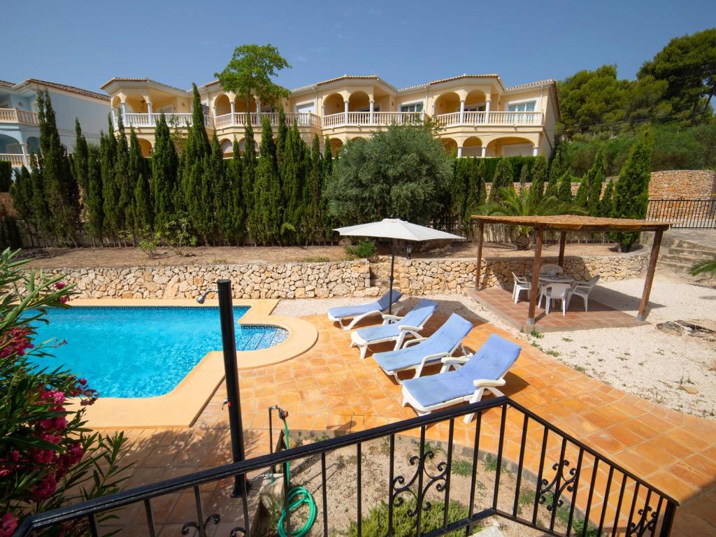 Bazén v ubytování Holiday Home Marianne by Interhome nebo v jeho okolí