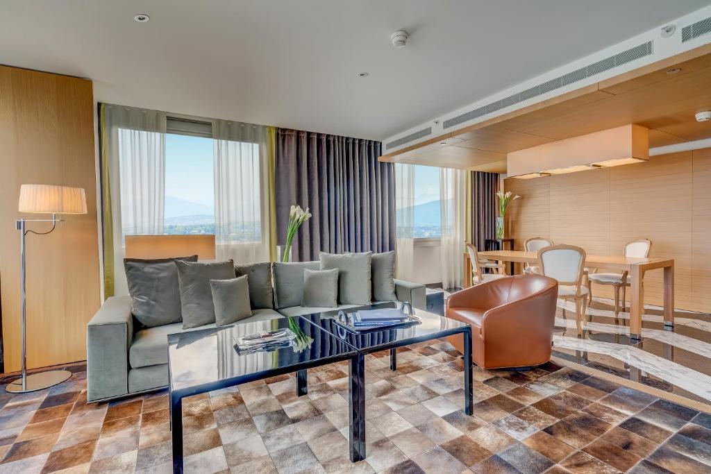 Χώρος καθιστικού στο InterContinental Genève by IHG