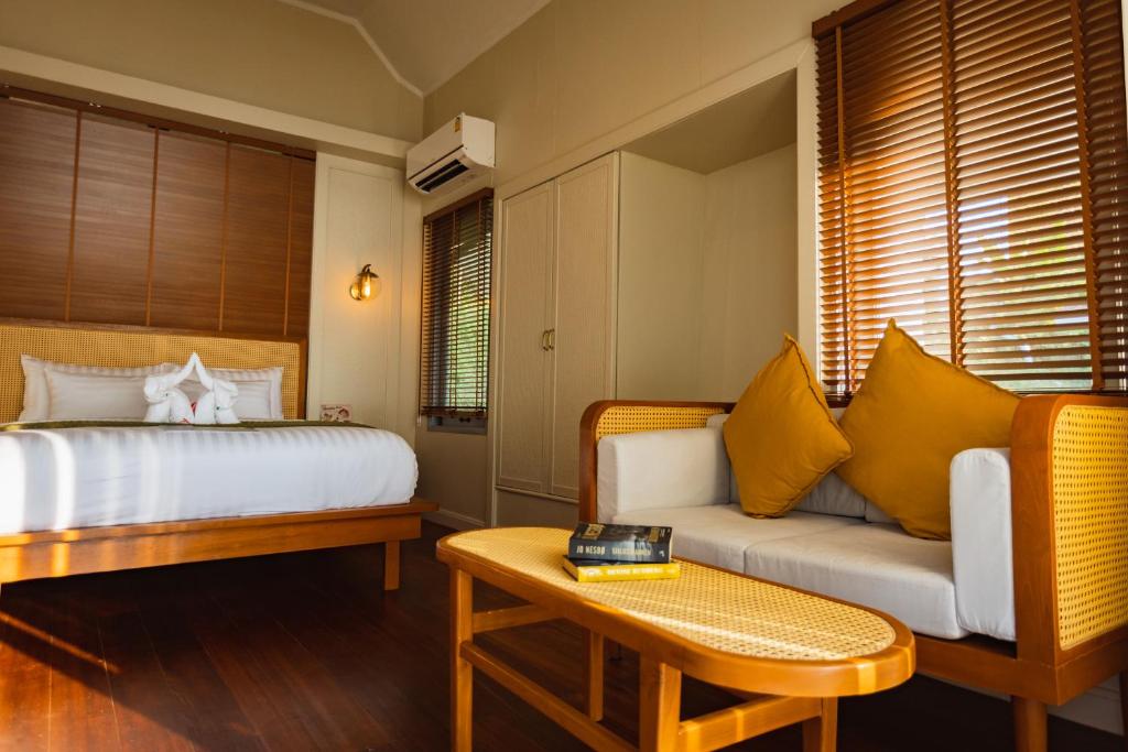 Postel nebo postele na pokoji v ubytování Sea Escape Koh Chang