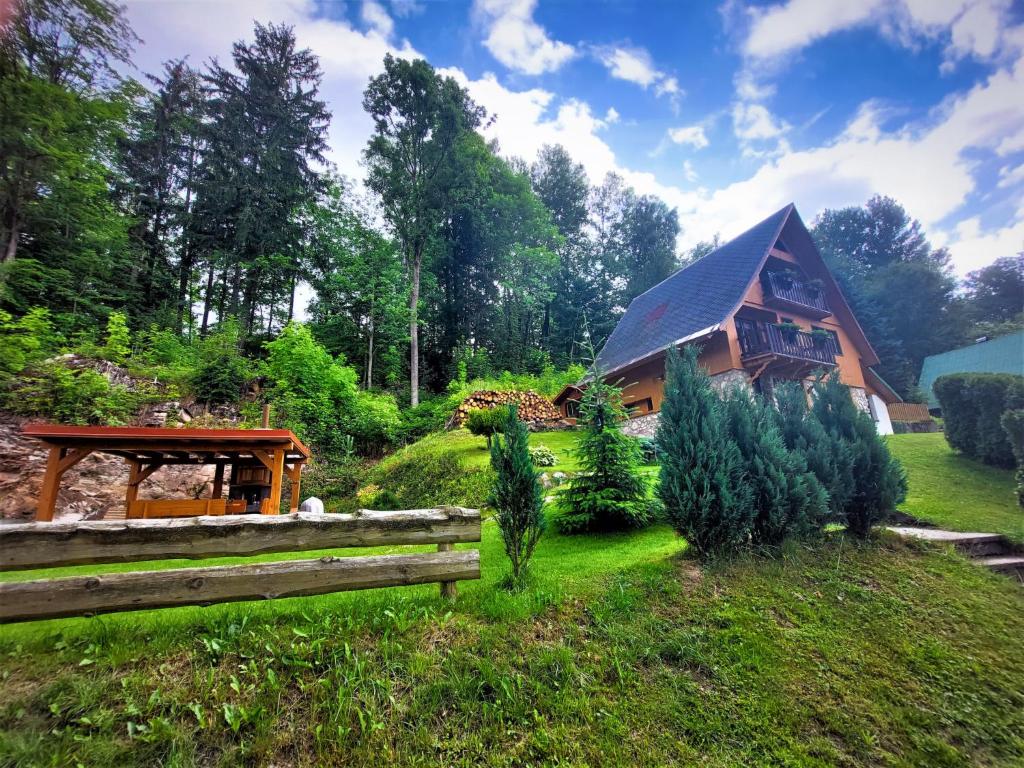 Zahrada ubytování Chalet Mrklov by Interhome