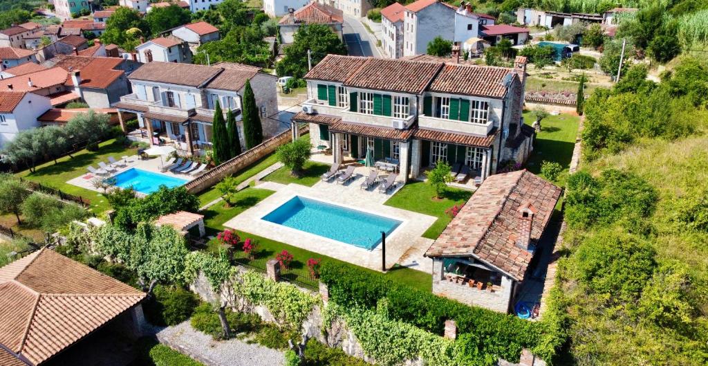 Bazén v ubytovaní Villa Filoreto alebo v jeho blízkosti