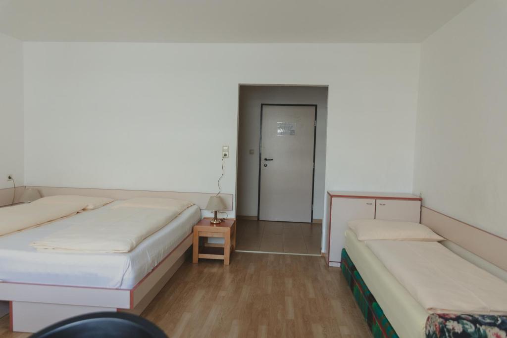 Postel nebo postele na pokoji v ubytování Sommerhotel Karwendel