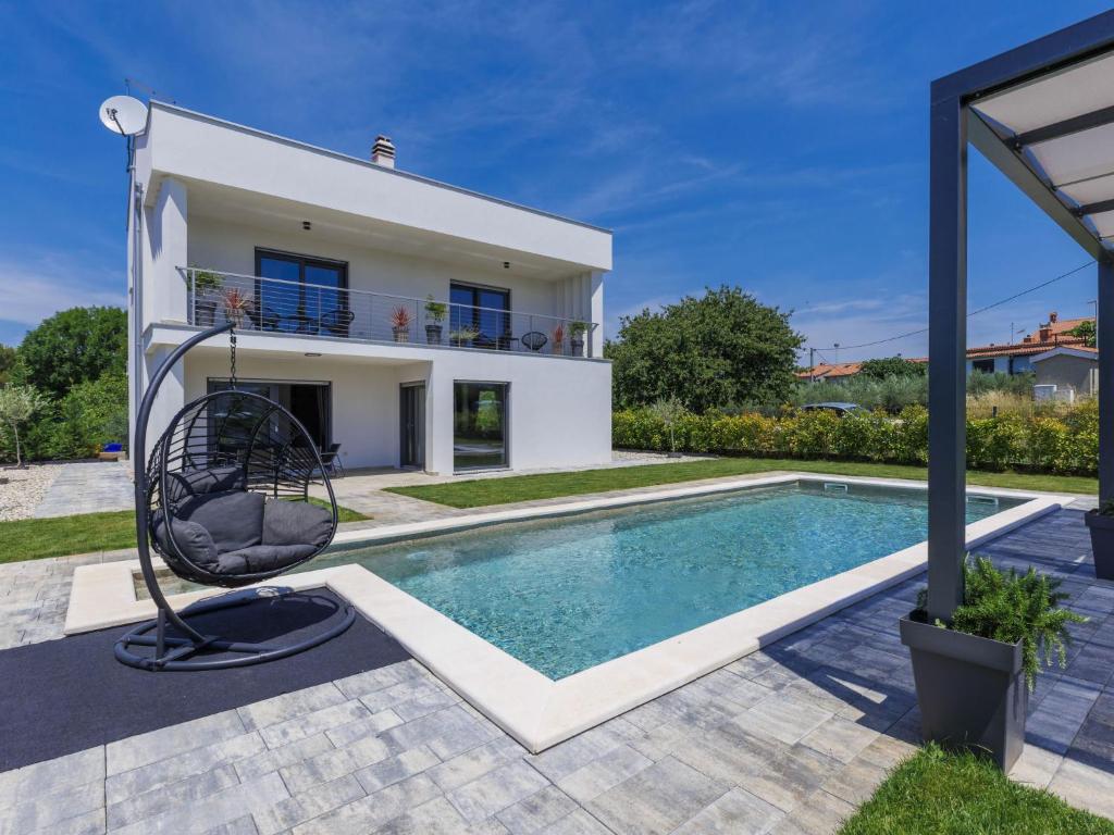 Bazén v ubytovaní Holiday Home Villa Essea by Interhome alebo v jeho blízkosti