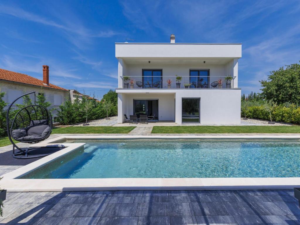 Bazén v ubytovaní Holiday Home Villa Essea by Interhome alebo v jeho blízkosti