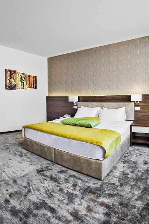 Postel nebo postele na pokoji v ubytování Hotel Marshal Garni