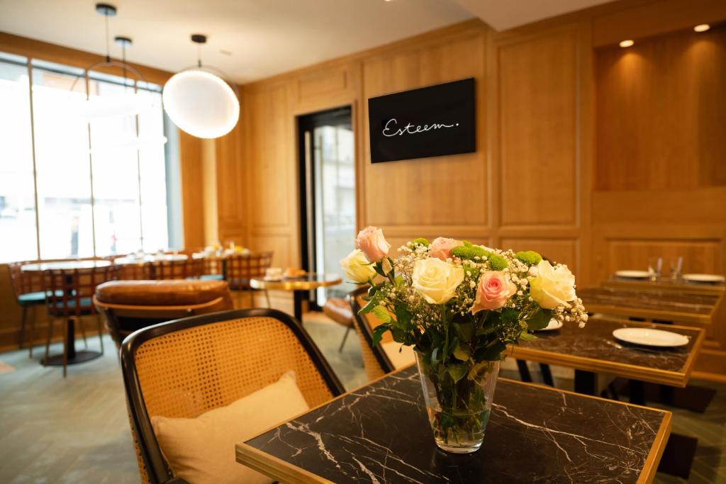 Esteem Tour Eiffel - Resim 34