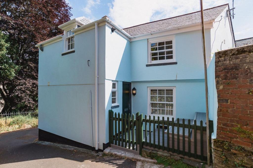 Church Avenue, Fowey (updated prices 2024)