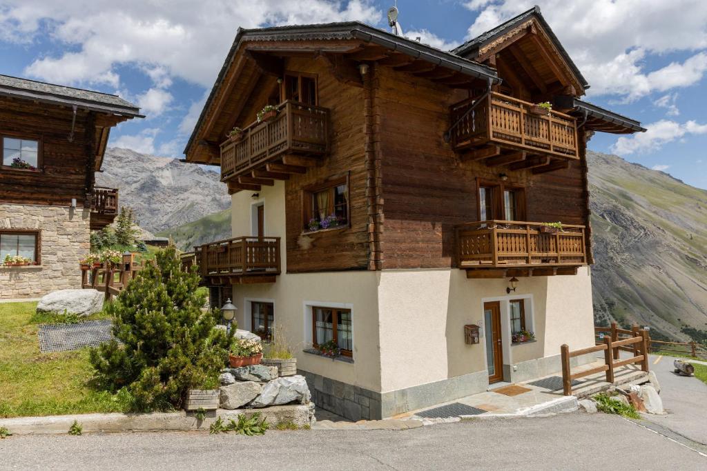 Výhľad na hory alebo výhľad na hory priamo z apartmánu