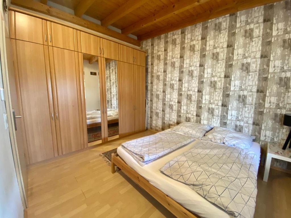 Postel nebo postele na pokoji v ubytování Cozy private rooms & apartments