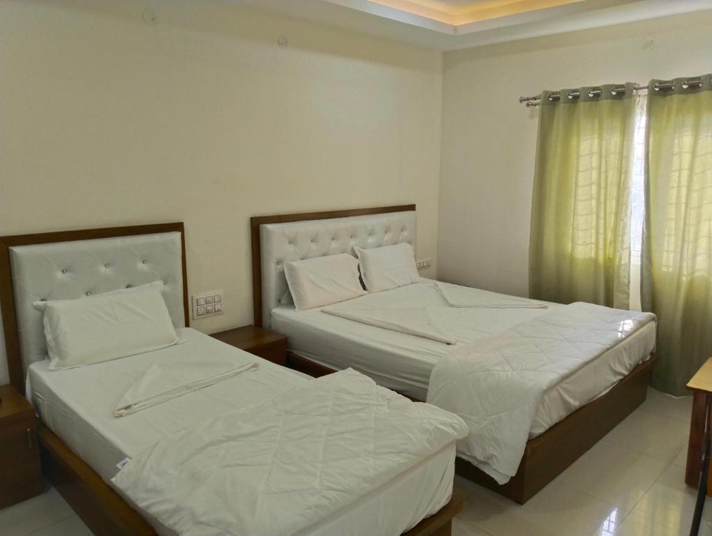 Sambhrama Residency - Triple Room With Balcony