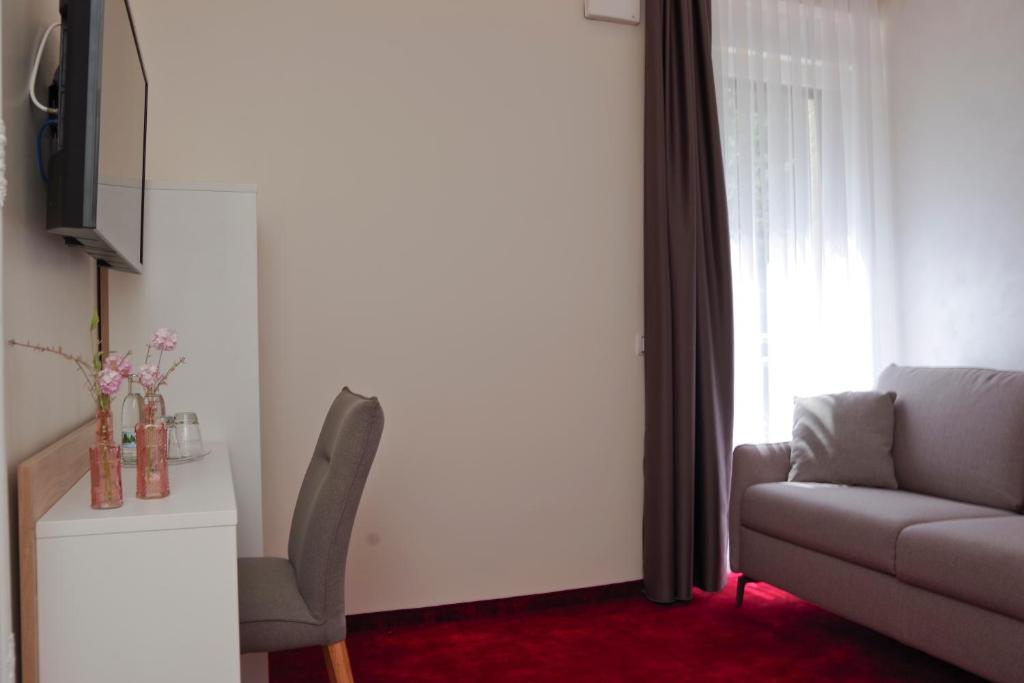 TV a/nebo společenská místnost v ubytování Hotel am Waldkasino