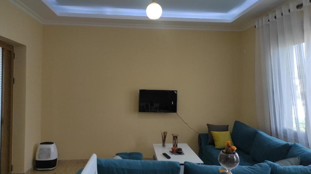 TV a/nebo společenská místnost v ubytování Guesthouse Isolde