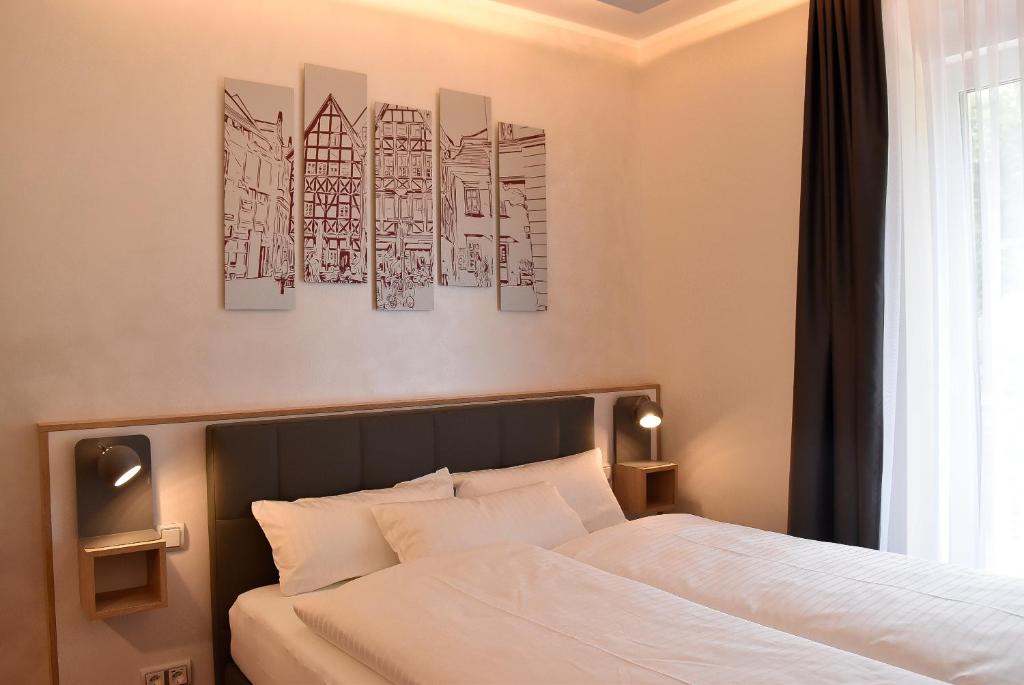 Postel nebo postele na pokoji v ubytování Hotel am Waldkasino