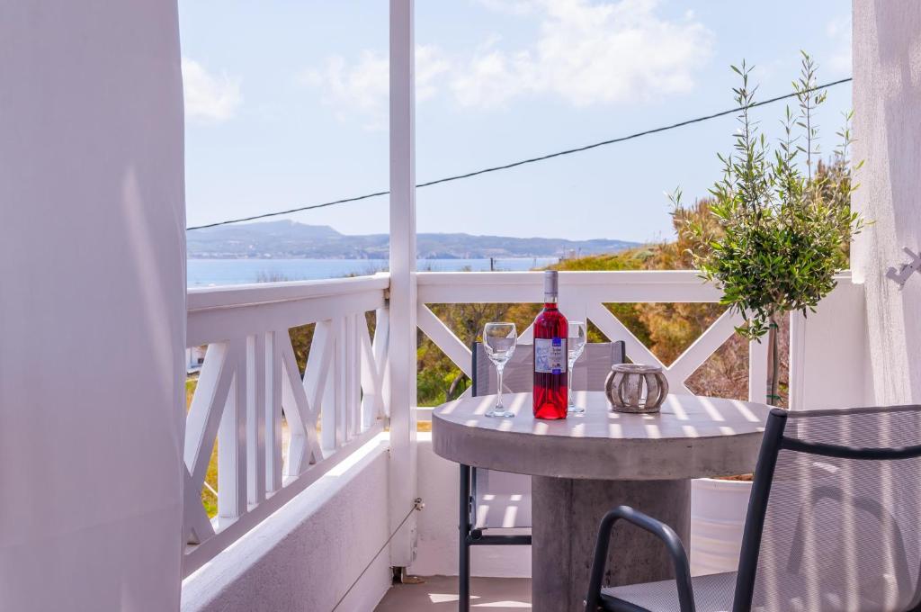 Milos Bay Suites - 10