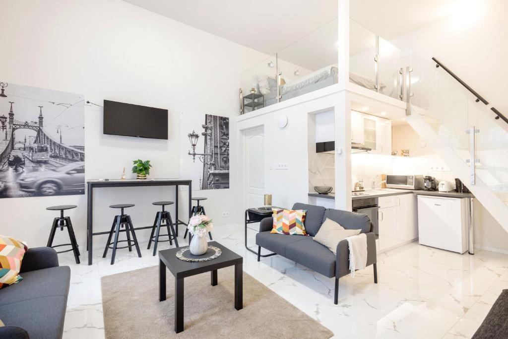 Sleek and central studio for your city getaway 1072 Budapest, 12 Dob utca kép - 1