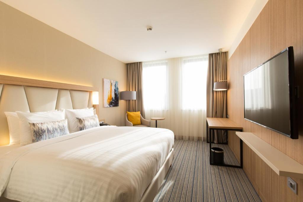 Postel nebo postele na pokoji v ubytování Courtyard by Marriott Banja Luka