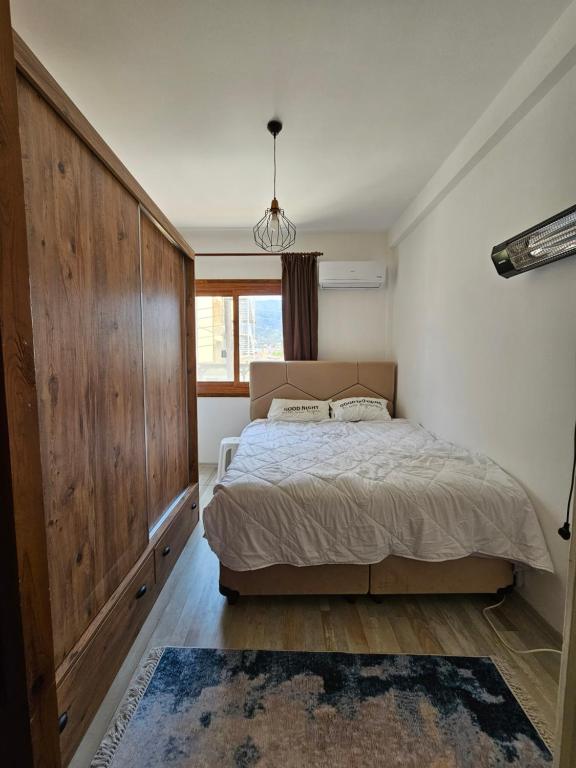 Cosy flat next to beach tesisinde bir odada yatak veya yataklar