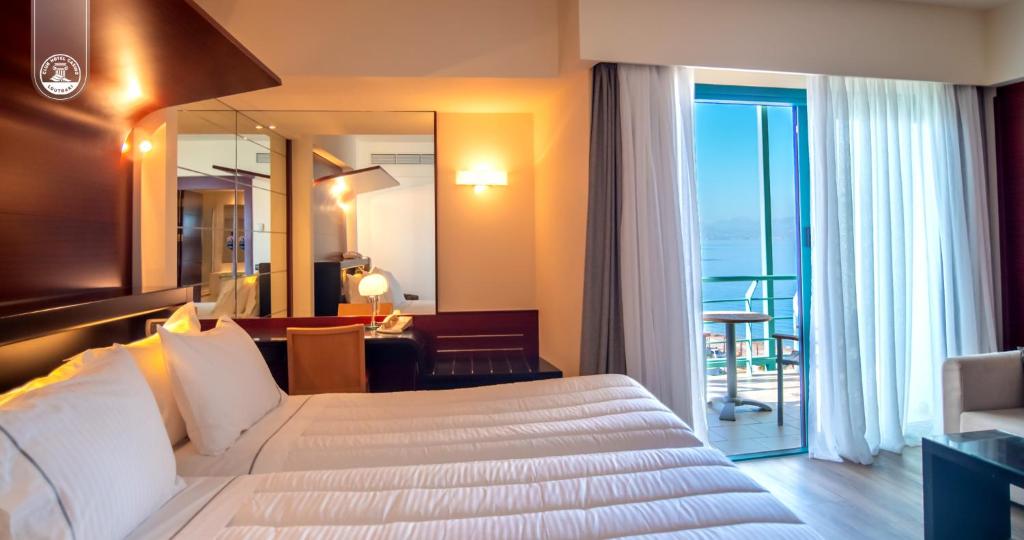 Posteľ alebo postele v izbe v ubytovaní Club Hotel Casino Loutraki