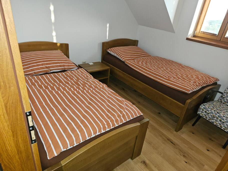 Postel nebo postele na pokoji v ubytování Vinársky dom u kríža