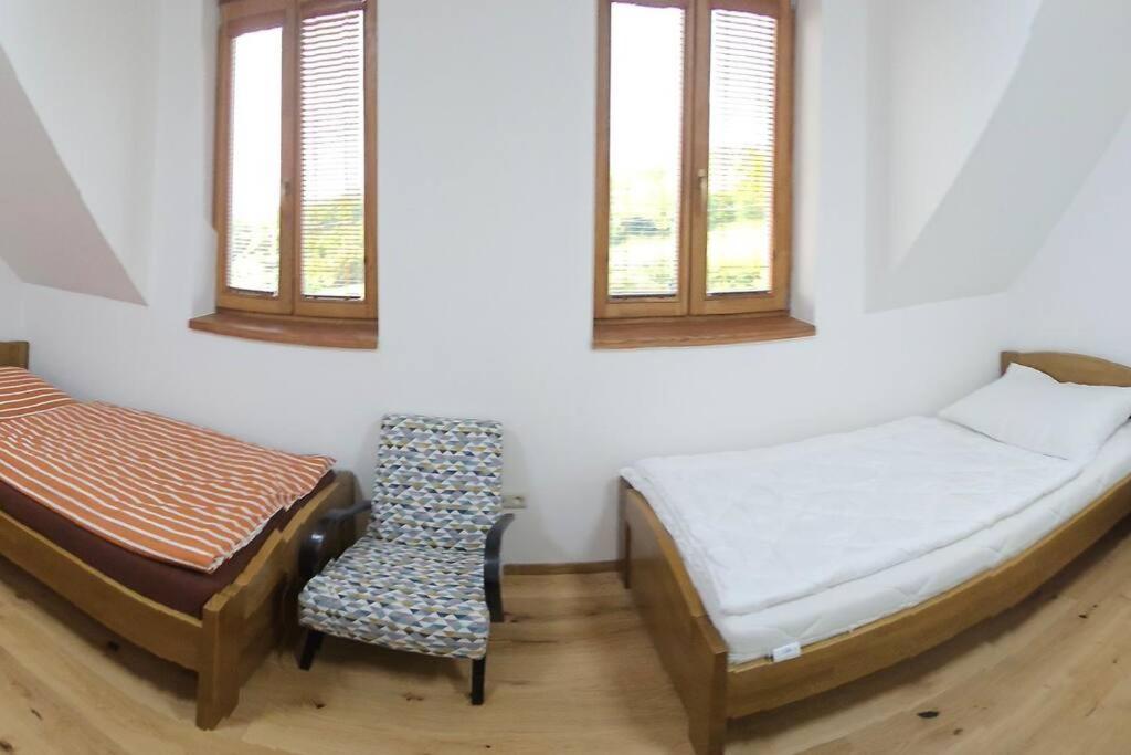 Postel nebo postele na pokoji v ubytování Vinársky dom u kríža