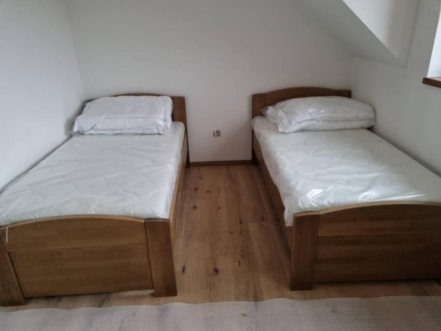 Postel nebo postele na pokoji v ubytování Vinársky dom u kríža