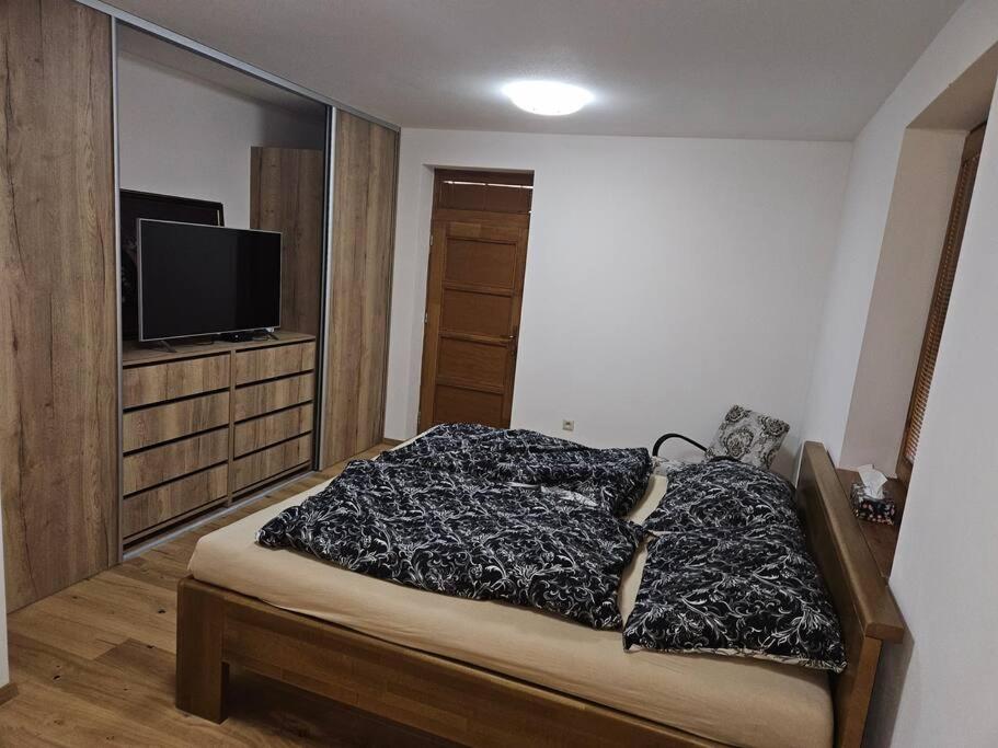 Postel nebo postele na pokoji v ubytování Vinársky dom u kríža
