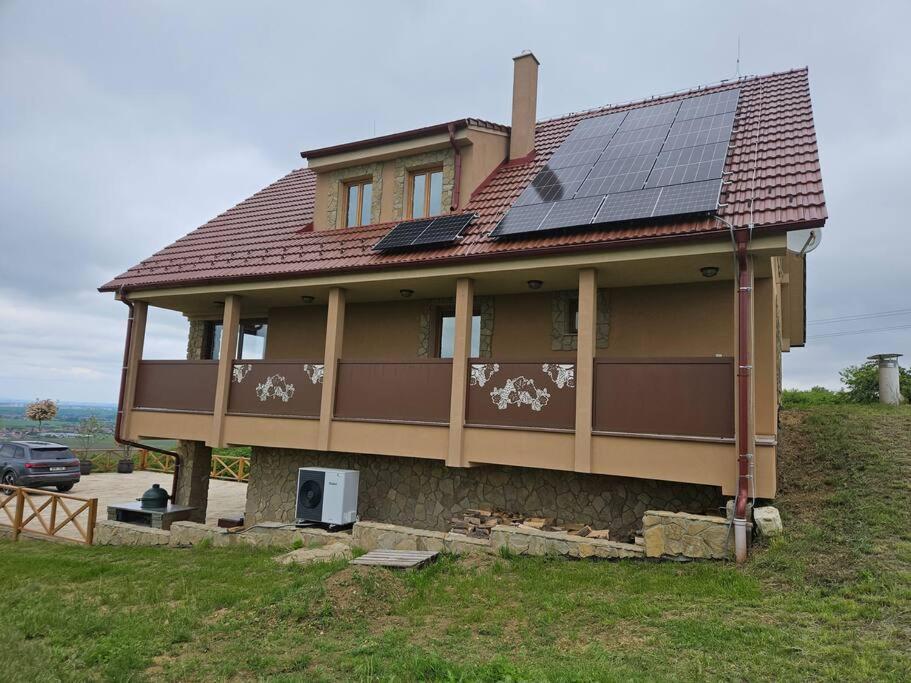 Budova, kde se vila nachází