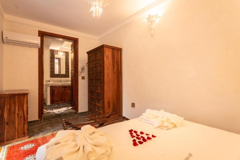 Postel nebo postele na pokoji v ubytování Palais Aix Kabaj &Spa
