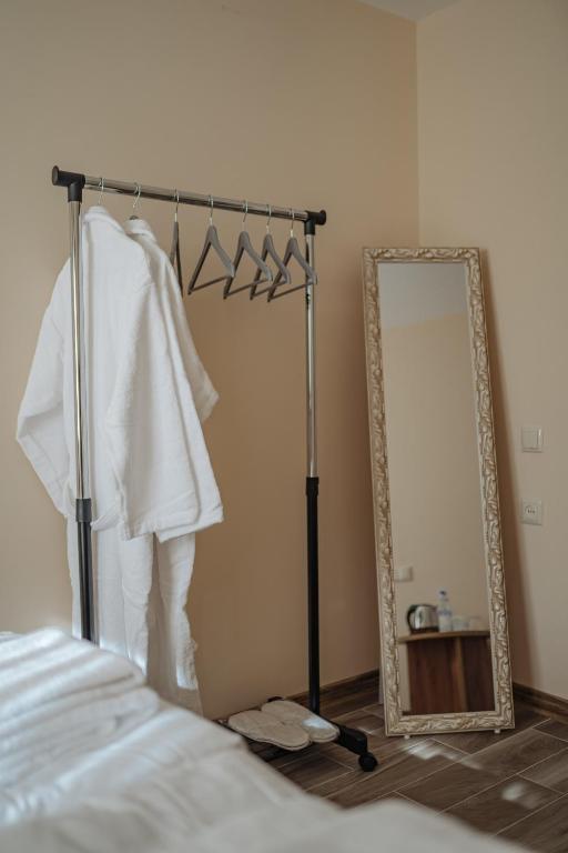 Postel nebo postele na pokoji v ubytování Kera Rooms