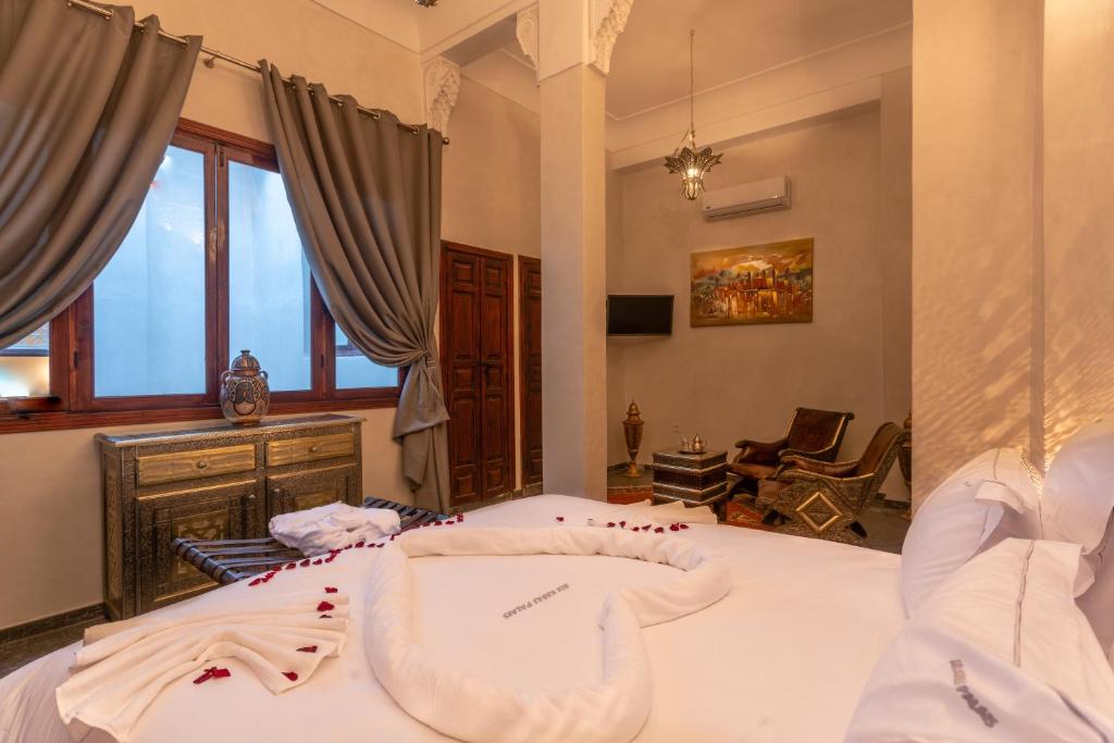 Postel nebo postele na pokoji v ubytování Palais Aix Kabaj &Spa