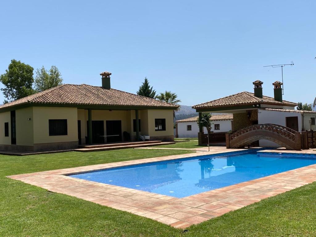 Bazén v ubytování Villa Las Viñas nebo v jeho okolí