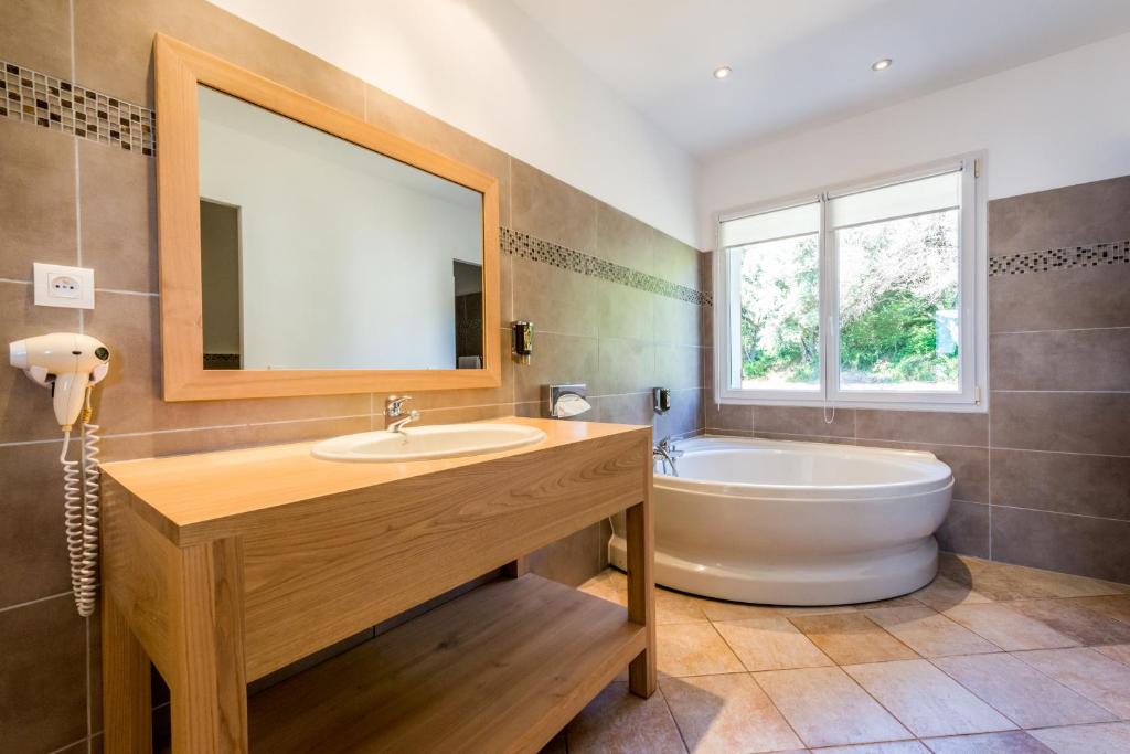 Koupelna v ubytování Hotel Shegara