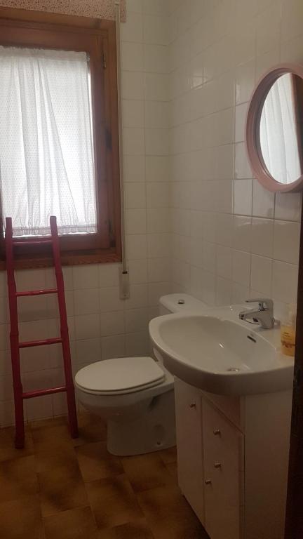 Koupelna v ubytování L'arome de Ainsa