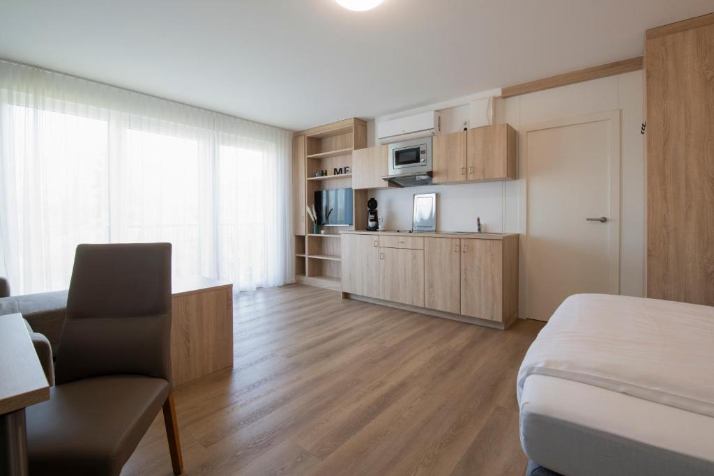 Kuchyň nebo kuchyňský kout v ubytování Smart & Stay Aparthotel Saarlouis Lisdorf - Self-Check-In - Free Parking