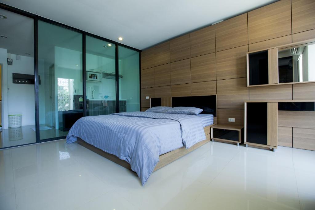 Number 4 Phuket - Grand Deluxe Double Room