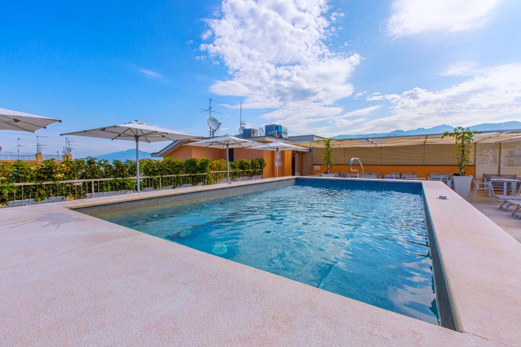 Bazén v ubytování Hotel Michelangelo nebo v jeho okolí