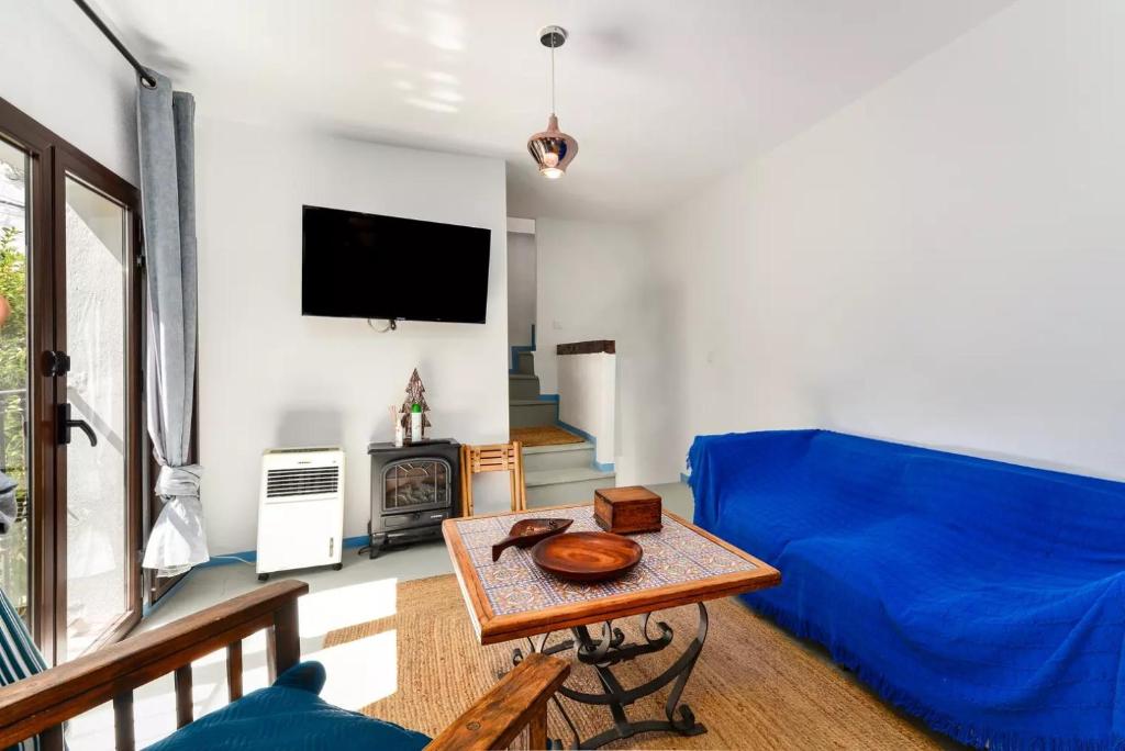 Telewizja i/lub zestaw kina domowego w obiekcie La casita de Casares